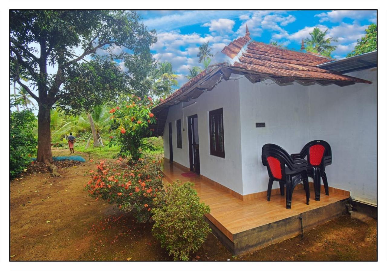 Munroe Inn Homestay Коллам Экстерьер фото